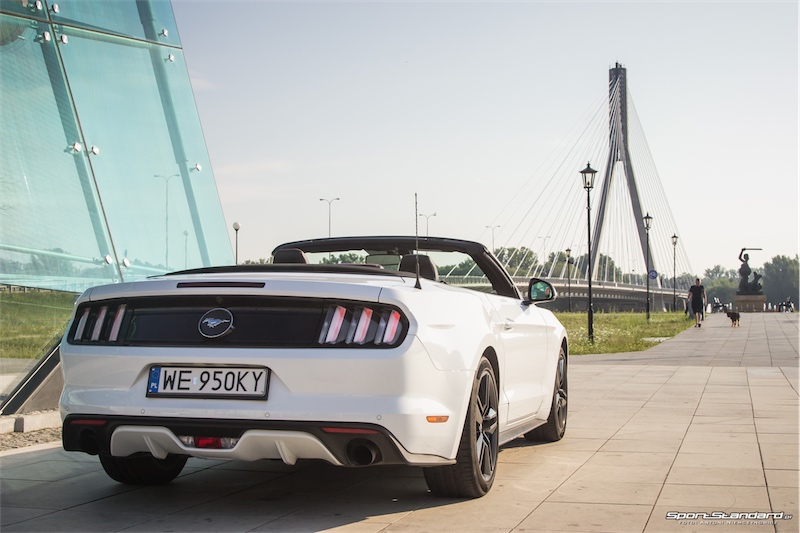 2016_Ford_Mustang_EcoBost-1